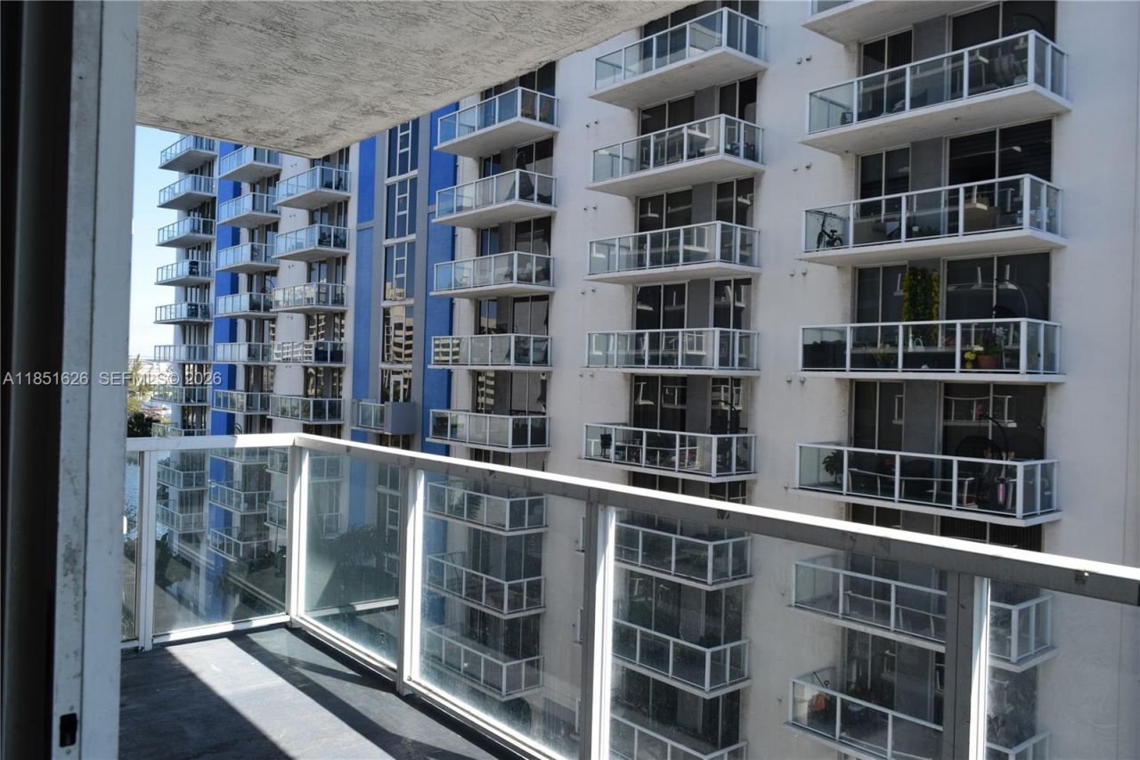 5091 NW 7th St, Unit 711, Miami, FL 33126 Photo
