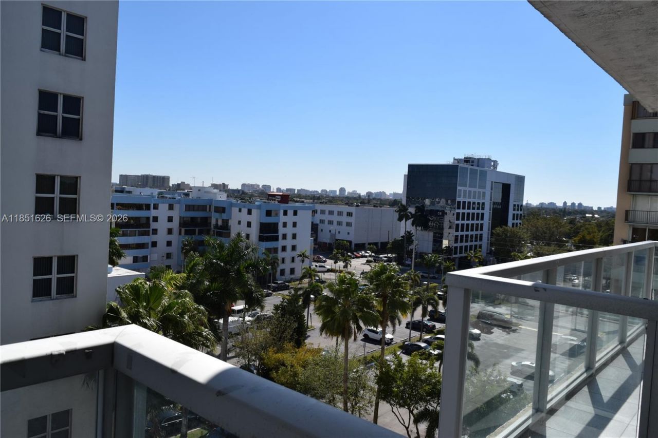 5091 NW 7th St, Unit 711, Miami, FL 33126 Photo