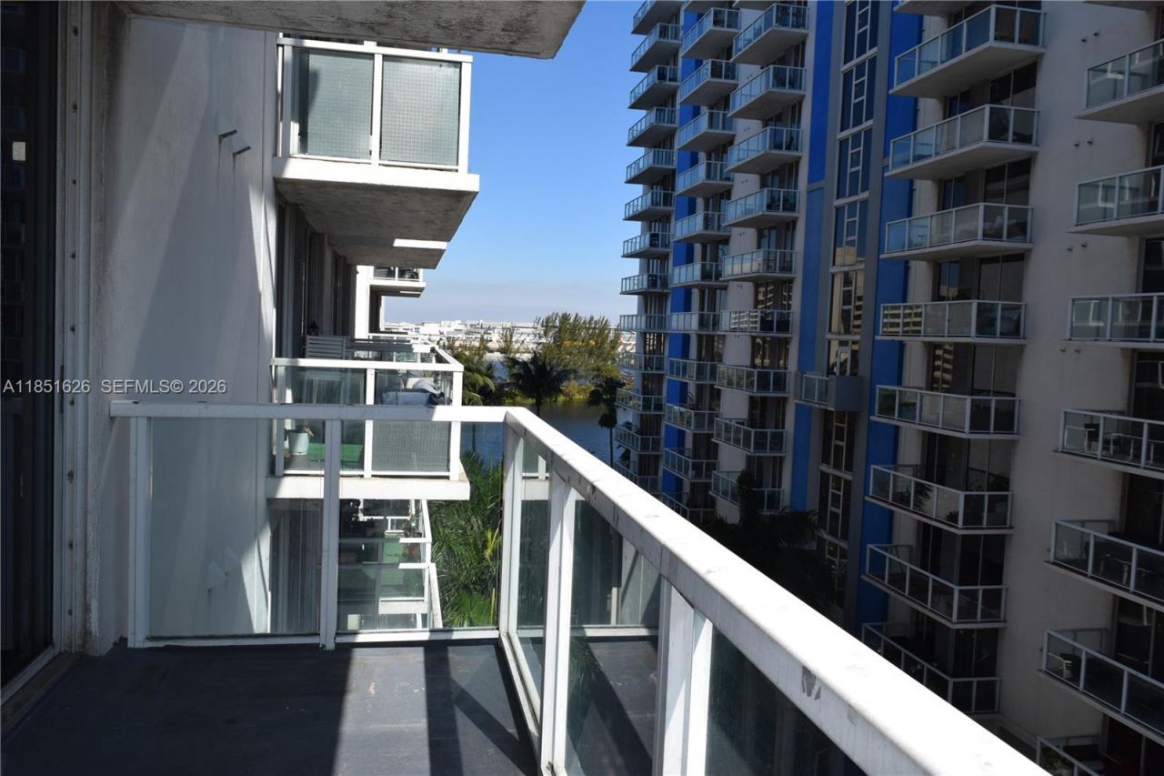 5091 NW 7th St, Unit 711, Miami, FL 33126 Photo