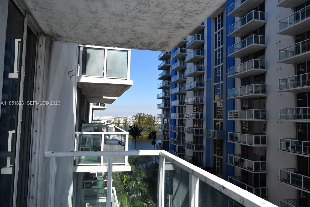 5091 NW 7th St, Unit 711, Miami, FL 33126 Photo