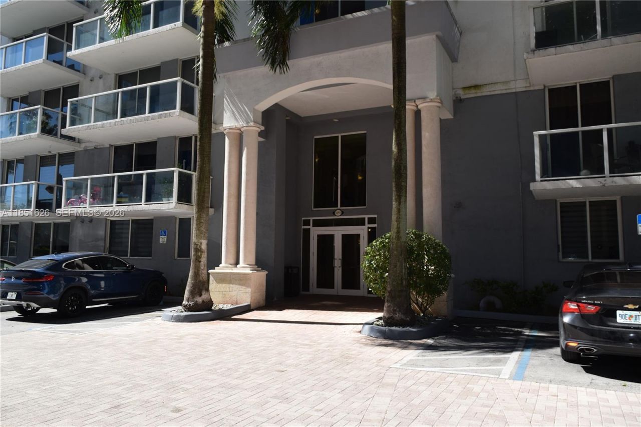 5091 NW 7th St, Unit 711, Miami, FL 33126 Photo