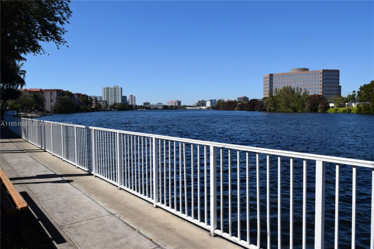 5091 NW 7th St, Unit 711, Miami, FL 33126 Photo