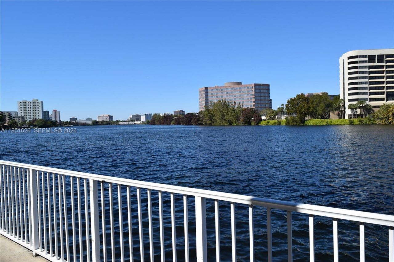 5091 NW 7th St, Unit 711, Miami, FL 33126 Photo