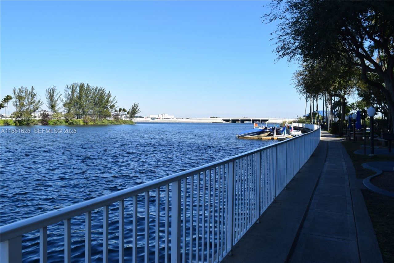 5091 NW 7th St, Unit 711, Miami, FL 33126 Photo