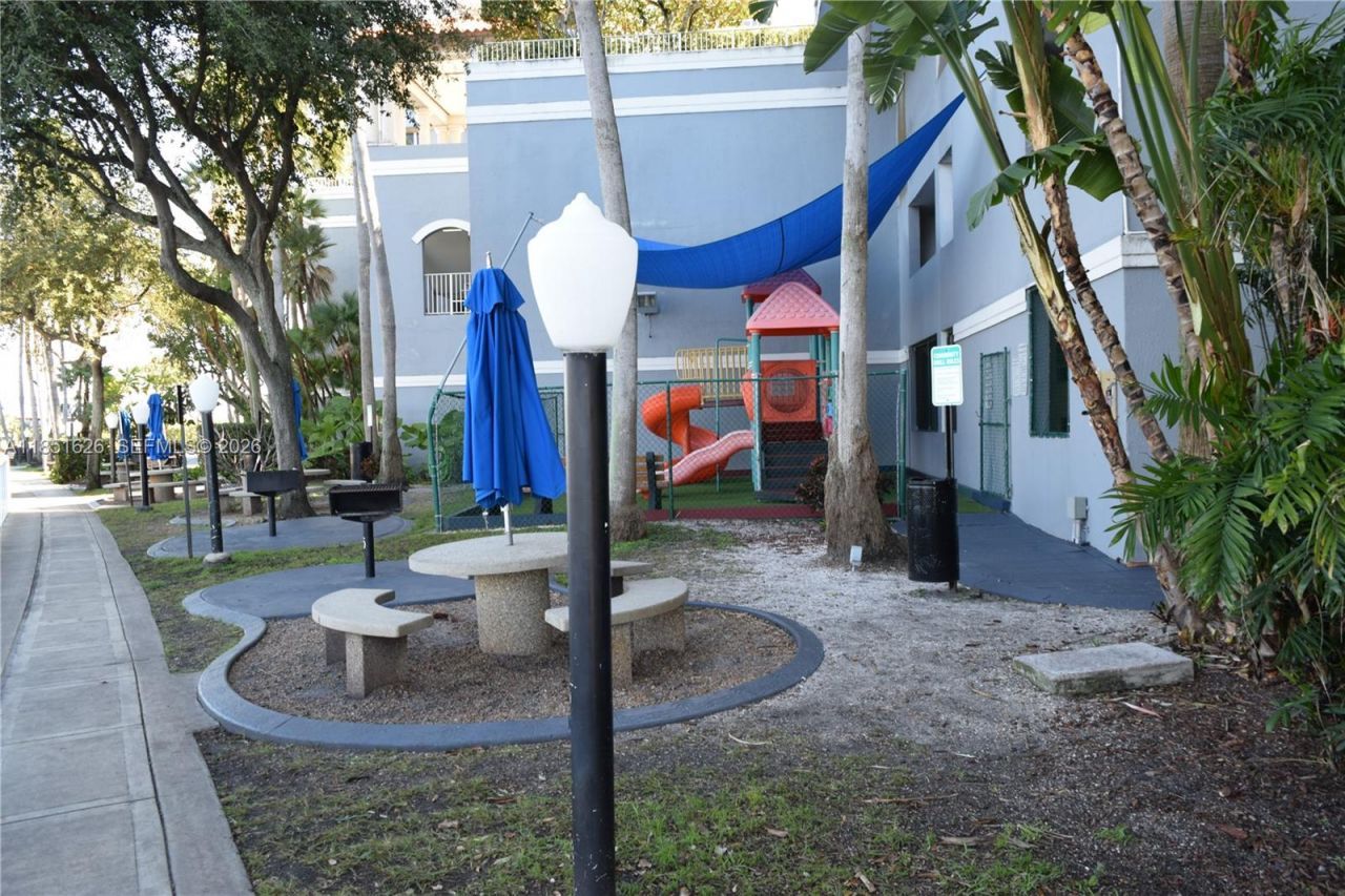 5091 NW 7th St, Unit 711, Miami, FL 33126 Photo