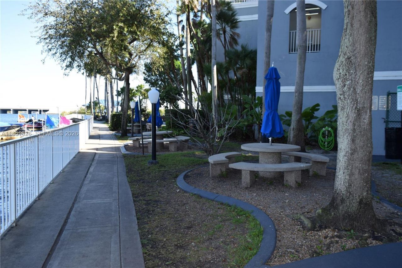 5091 NW 7th St, Unit 711, Miami, FL 33126 Photo