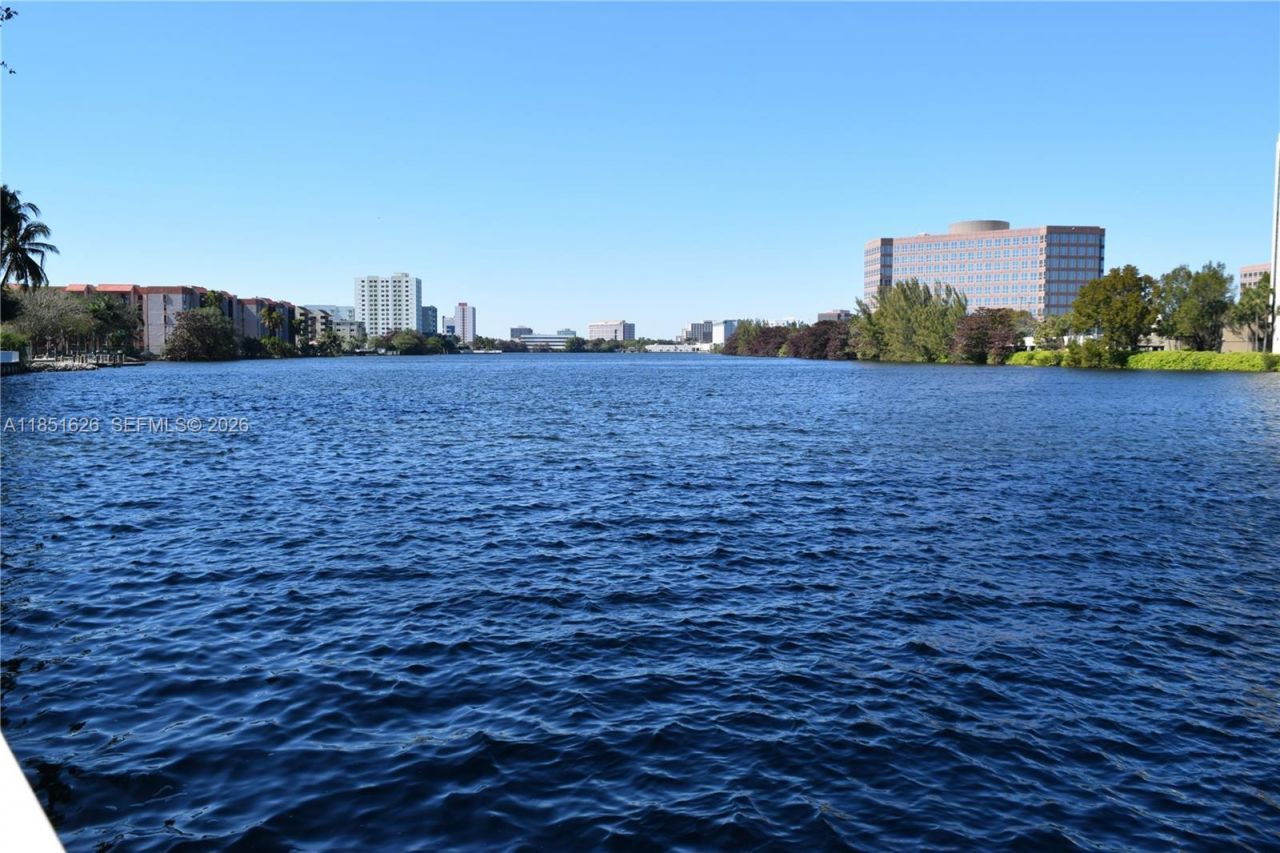 5091 NW 7th St, Unit 711, Miami, FL 33126 Photo