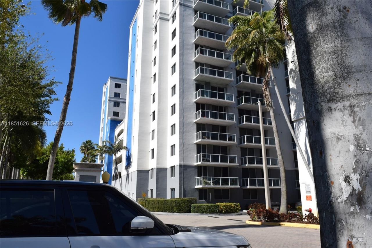 5091 NW 7th St, Unit 711, Miami, FL 33126 Photo