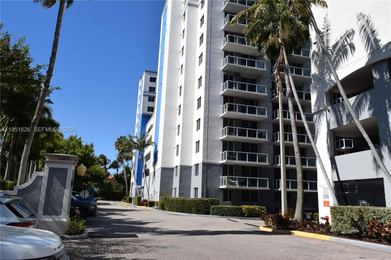 5091 NW 7th St, Unit 711, Miami, FL 33126 Photo