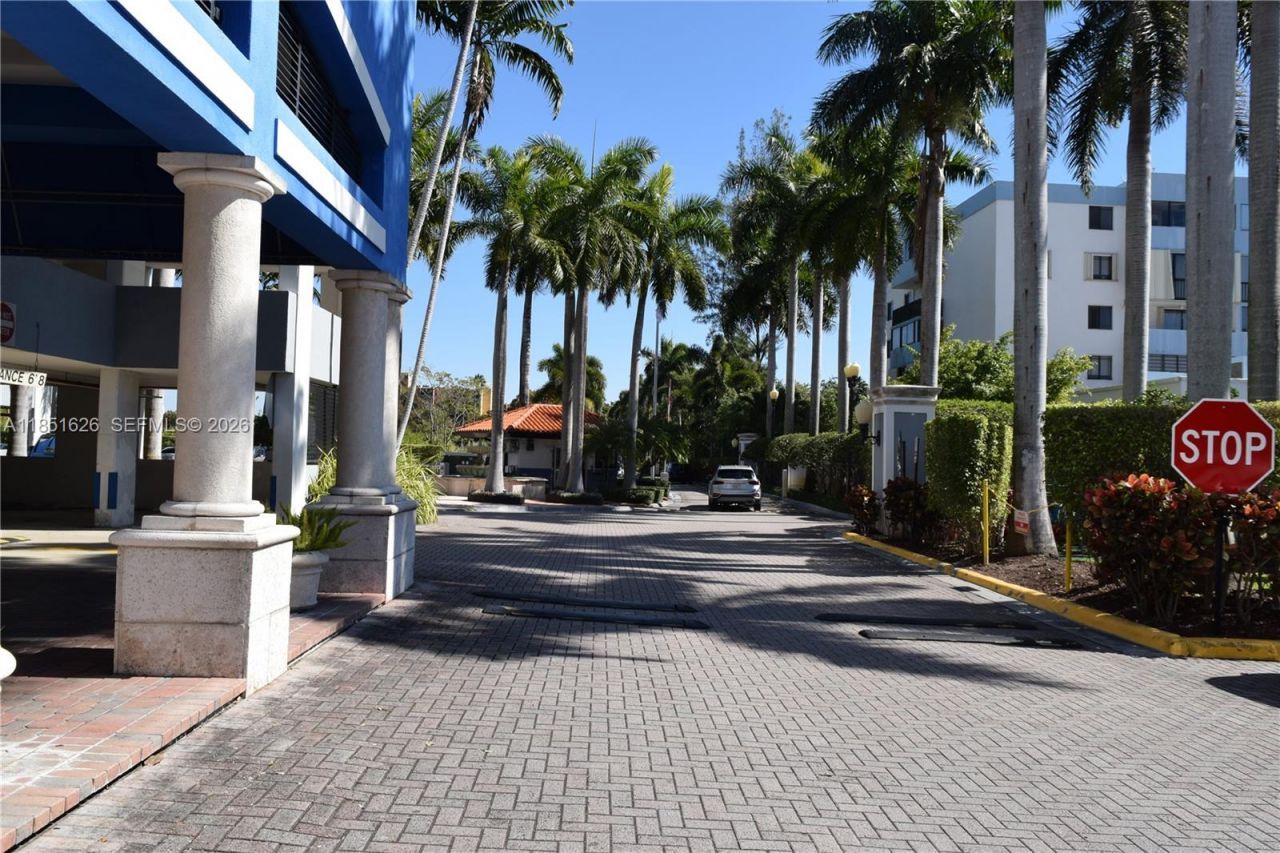 5091 NW 7th St, Unit 711, Miami, FL 33126 Photo