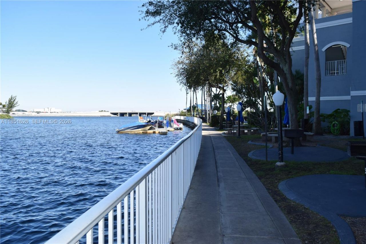 5091 NW 7th St, Unit 711, Miami, FL 33126 Photo