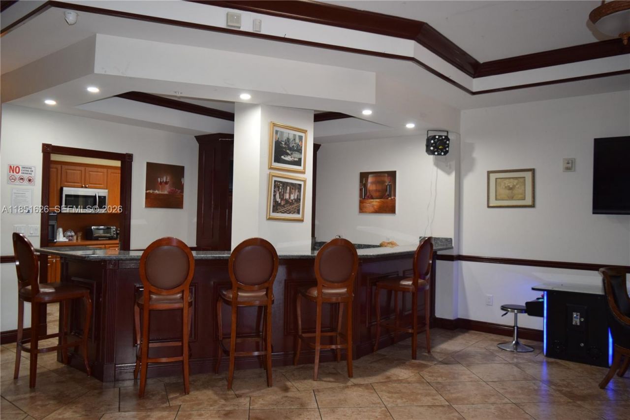 5091 NW 7th St, Unit 711, Miami, FL 33126 Photo