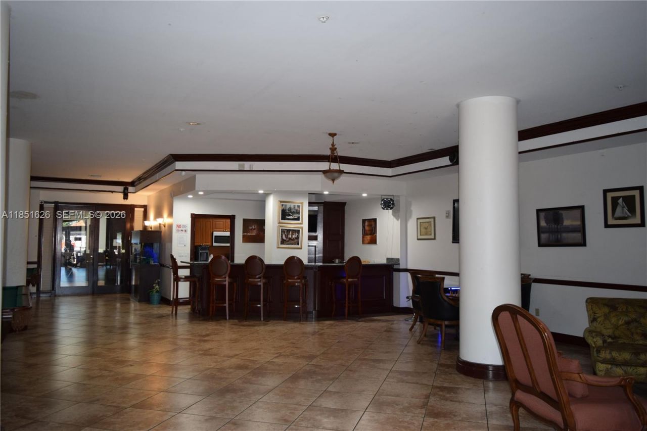 5091 NW 7th St, Unit 711, Miami, FL 33126 Photo