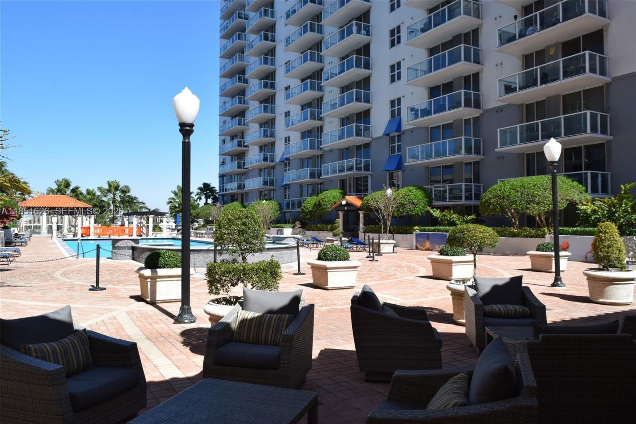 5091 NW 7th St, Unit 711, Miami, FL 33126 Photo
