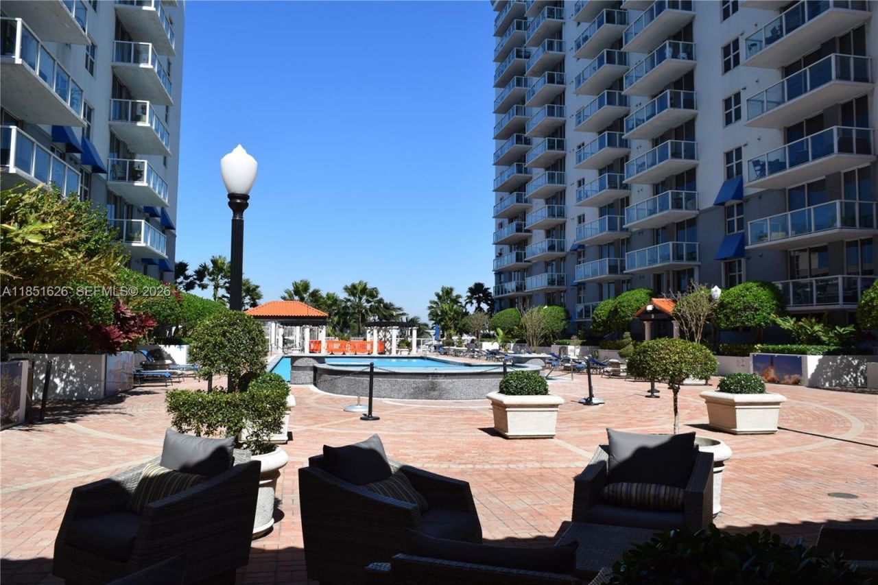 5091 NW 7th St, Unit 711, Miami, FL 33126 Photo