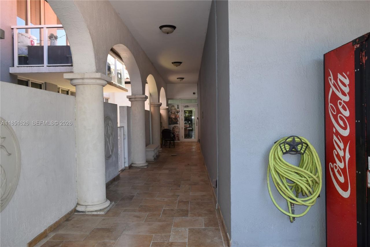 5091 NW 7th St, Unit 711, Miami, FL 33126 Photo