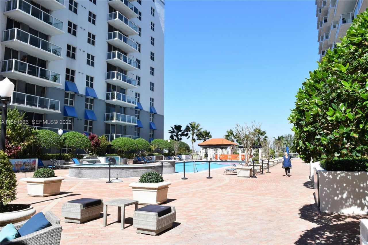 5091 NW 7th St, Unit 711, Miami, FL 33126 Photo