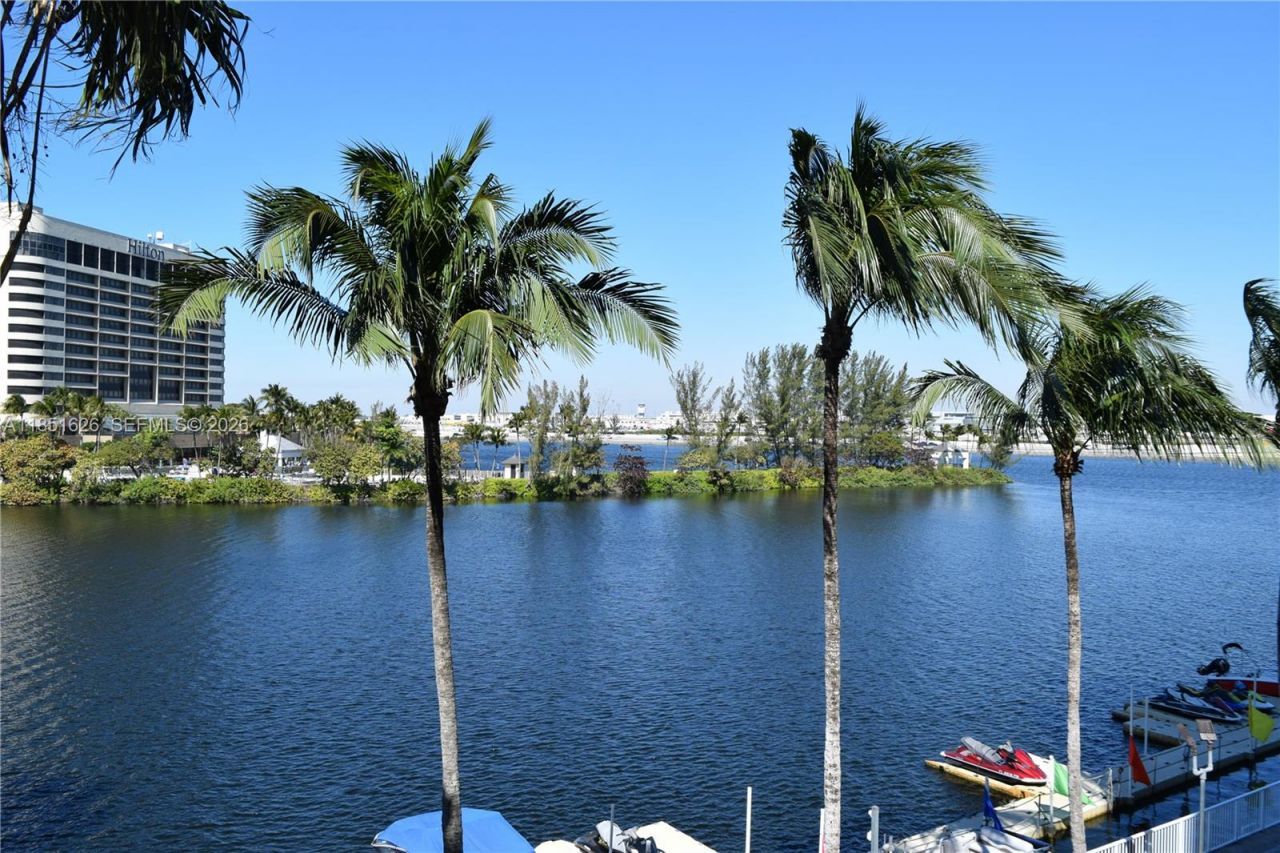 5091 NW 7th St, Unit 711, Miami, FL 33126 Photo