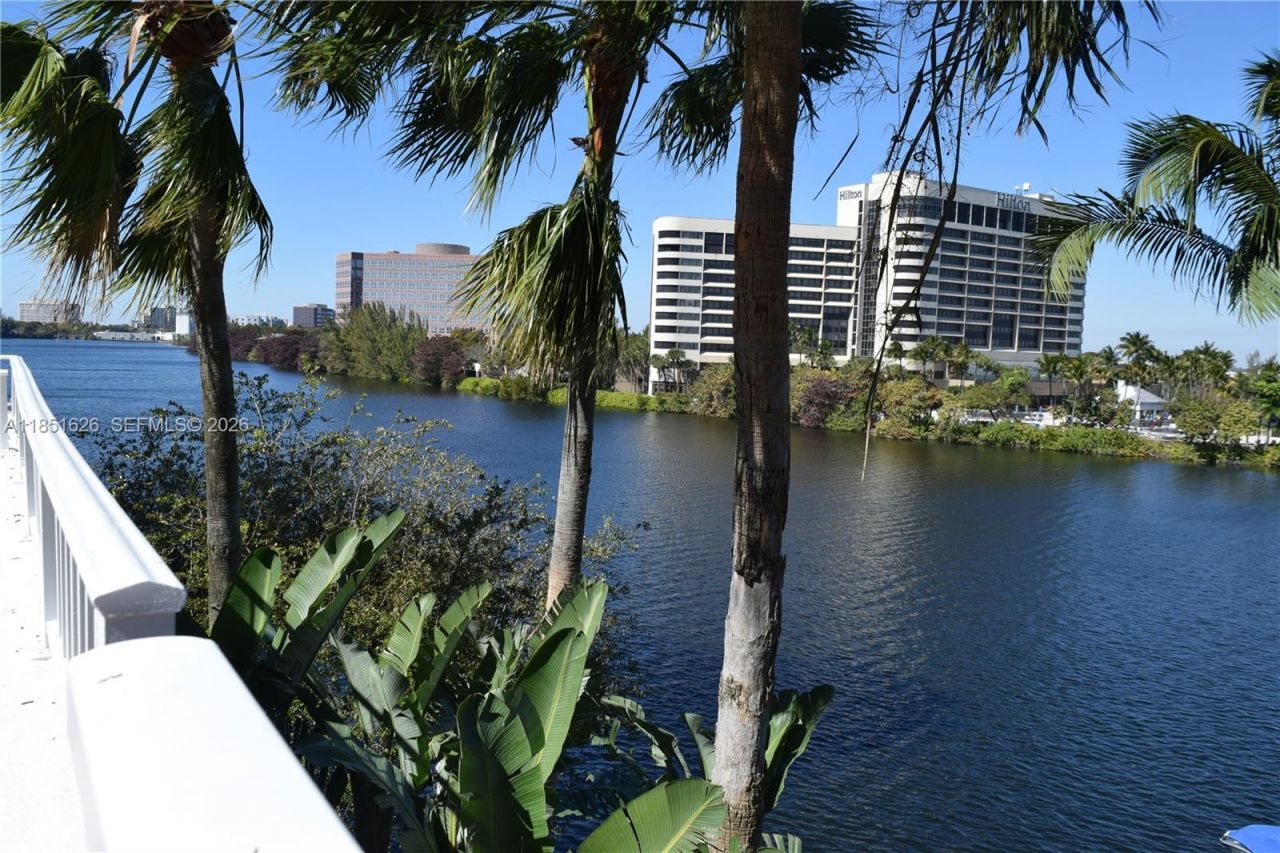 5091 NW 7th St, Unit 711, Miami, FL 33126 Photo