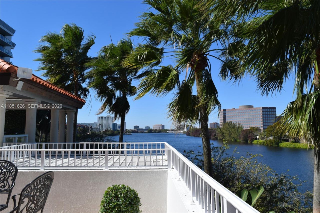 5091 NW 7th St, Unit 711, Miami, FL 33126 Photo