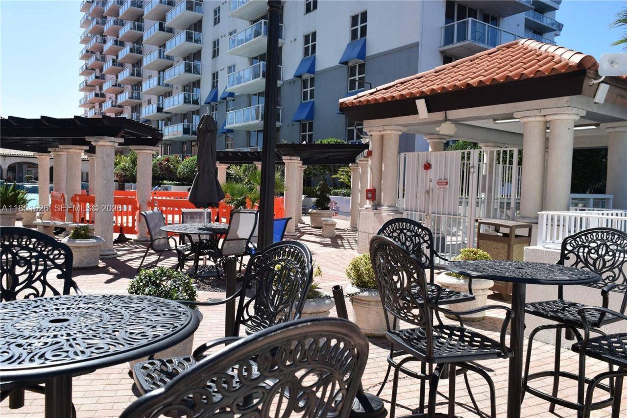 5091 NW 7th St, Unit 711, Miami, FL 33126 Photo