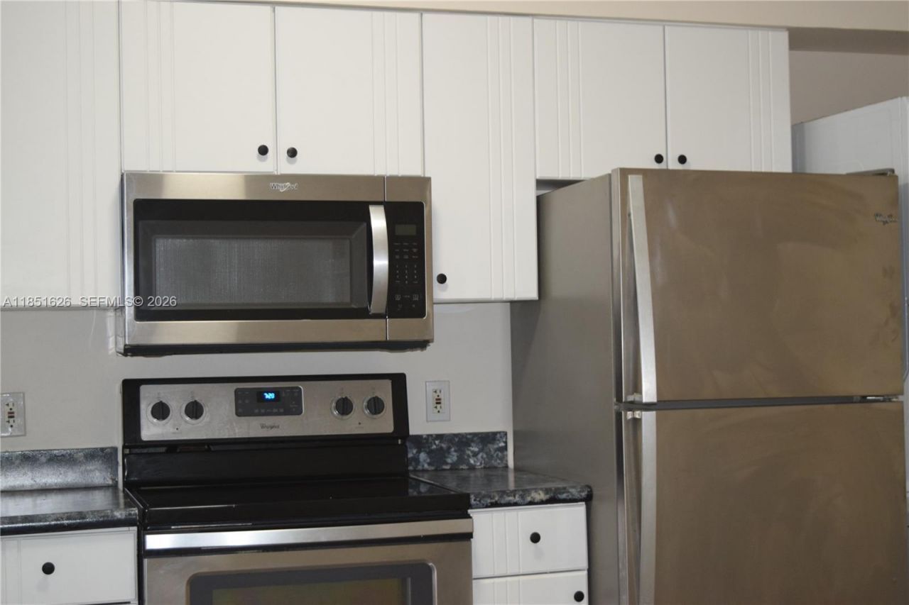 5091 NW 7th St, Unit 711, Miami, FL 33126 Photo