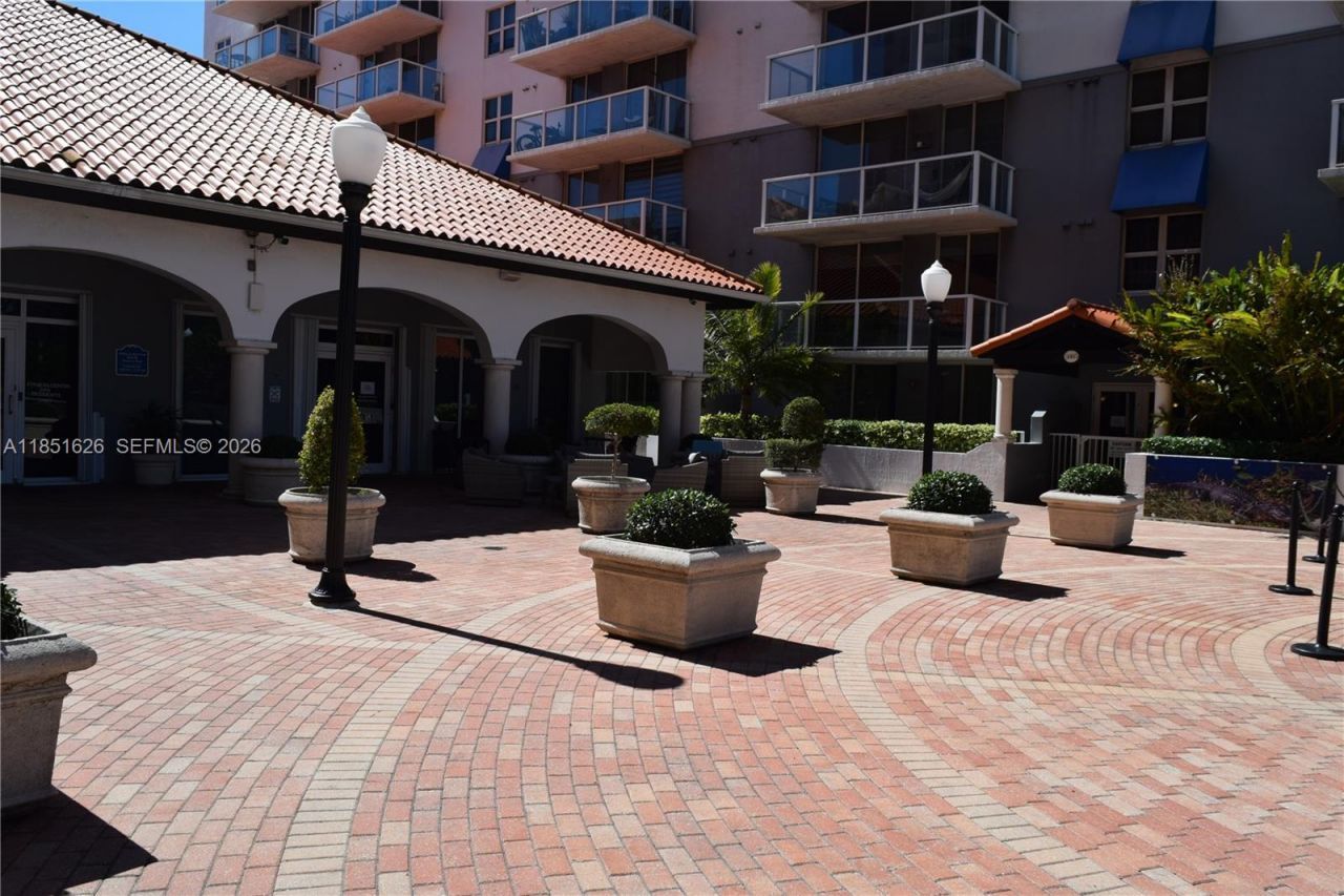 5091 NW 7th St, Unit 711, Miami, FL 33126 Photo