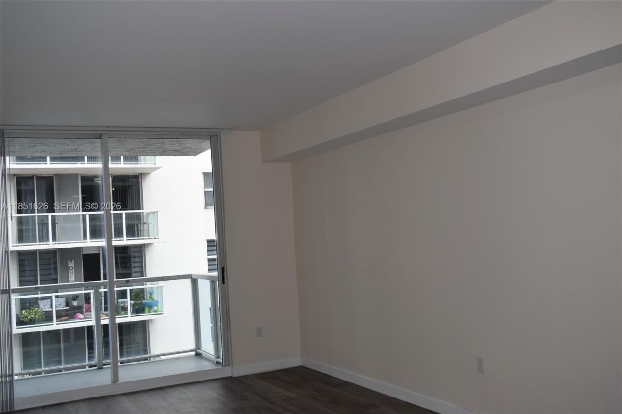 5091 NW 7th St, Unit 711, Miami, FL 33126 Photo