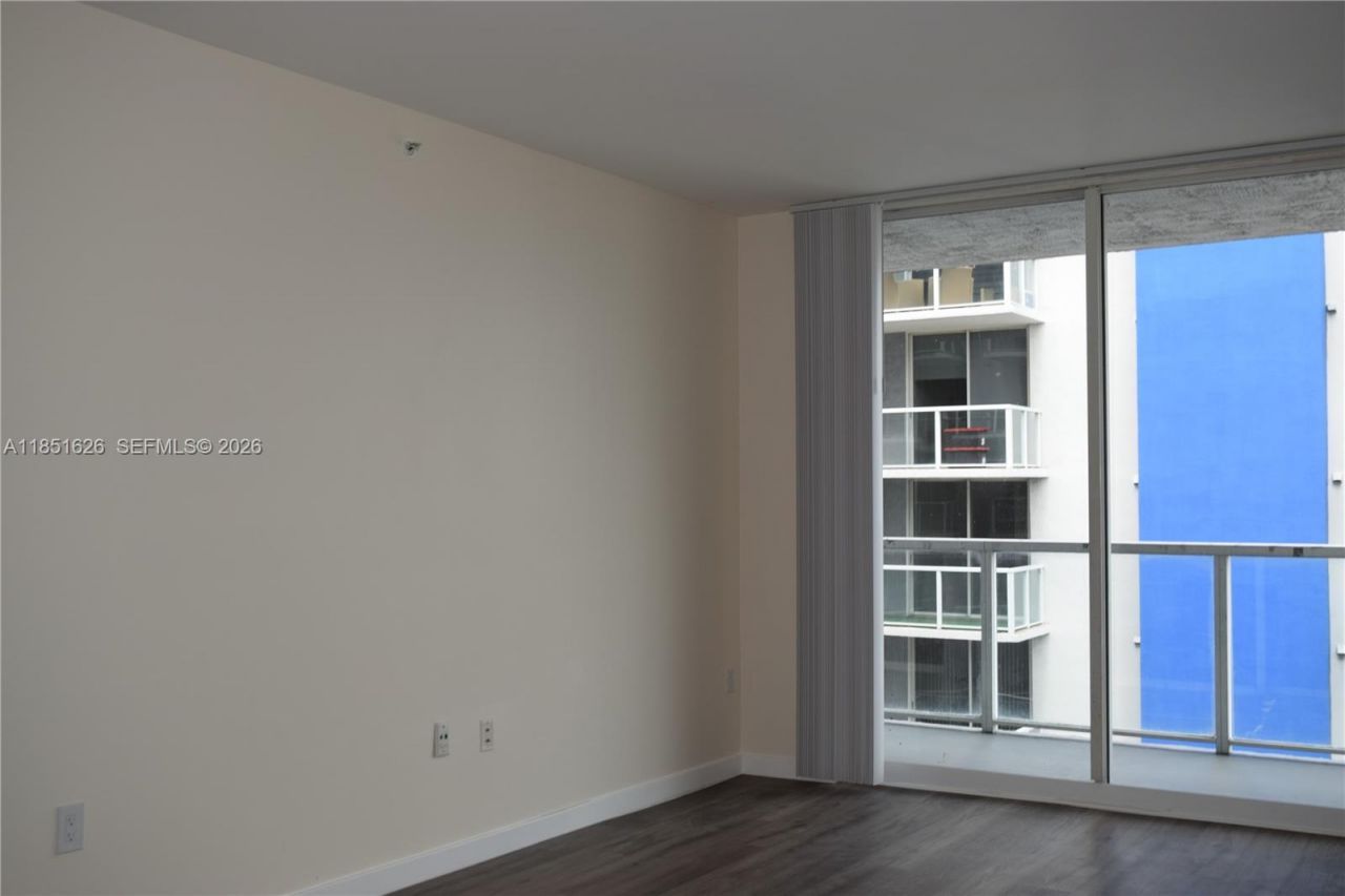 5091 NW 7th St, Unit 711, Miami, FL 33126 Photo