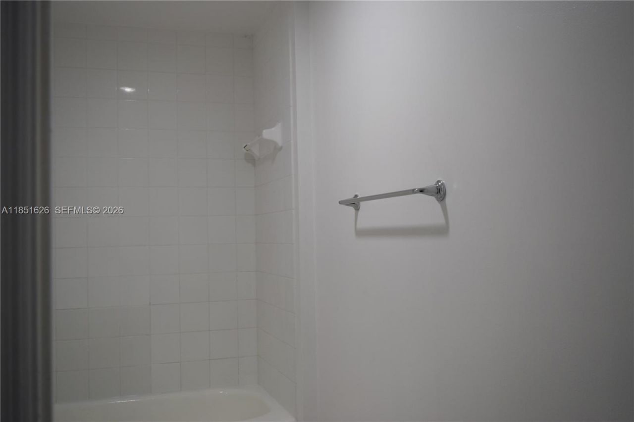 5091 NW 7th St, Unit 711, Miami, FL 33126 Photo