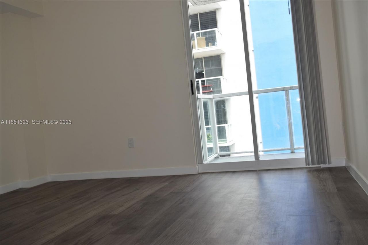 5091 NW 7th St, Unit 711, Miami, FL 33126 Photo