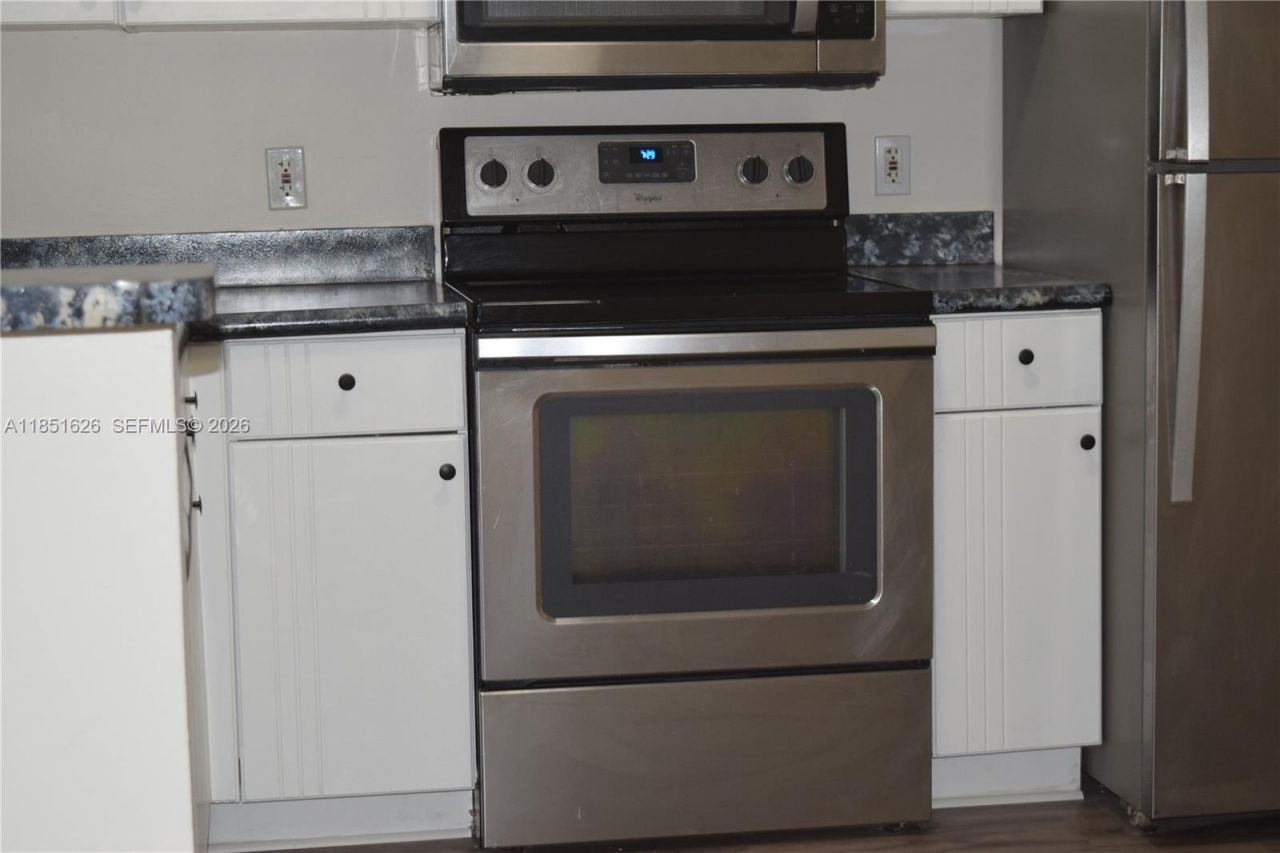 5091 NW 7th St, Unit 711, Miami, FL 33126 Photo