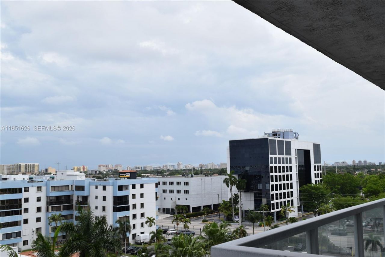 5091 NW 7th St, Unit 711, Miami, FL 33126 Photo
