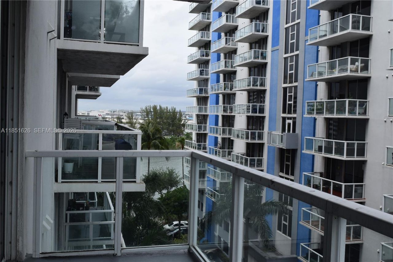 5091 NW 7th St, Unit 711, Miami, FL 33126 Photo