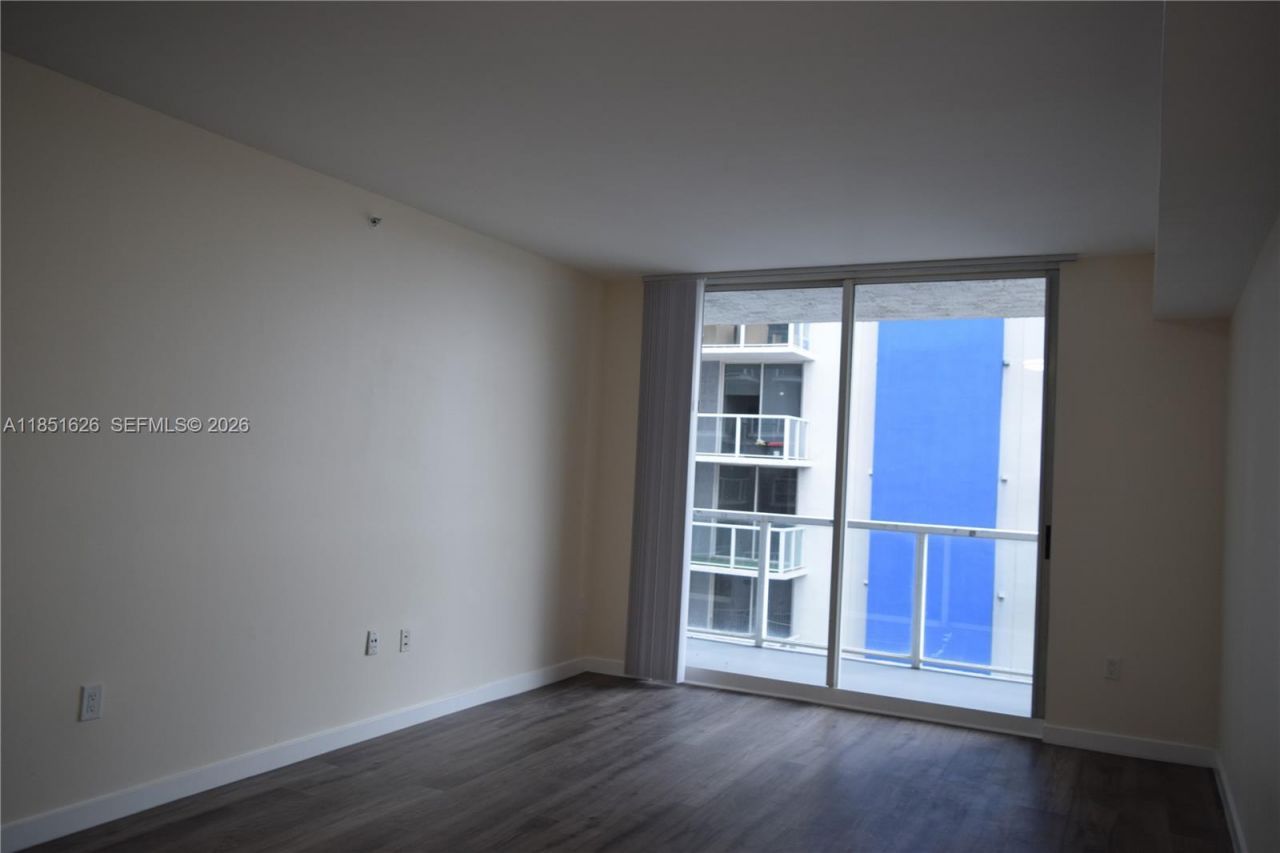 5091 NW 7th St, Unit 711, Miami, FL 33126 Photo