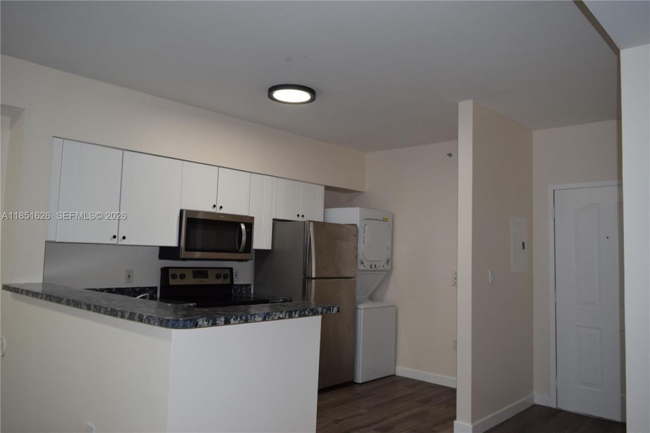 5091 NW 7th St, Unit 711, Miami, FL 33126 Photo