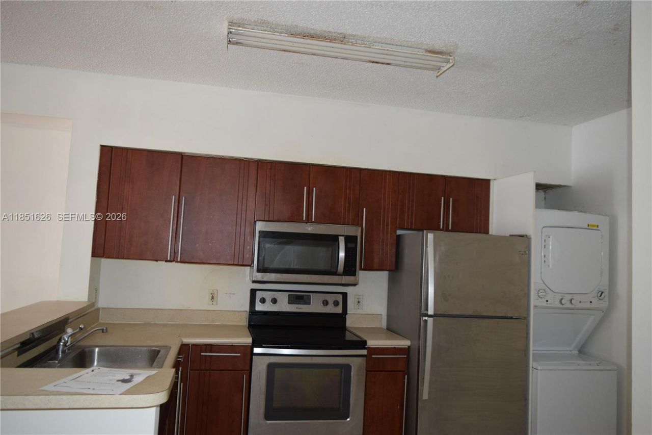 5091 NW 7th St, Unit 711, Miami, FL 33126 Photo