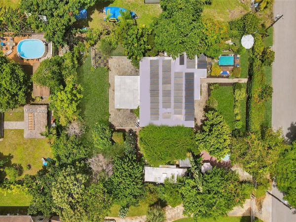 70 NE 152nd St, Miami, FL 33162