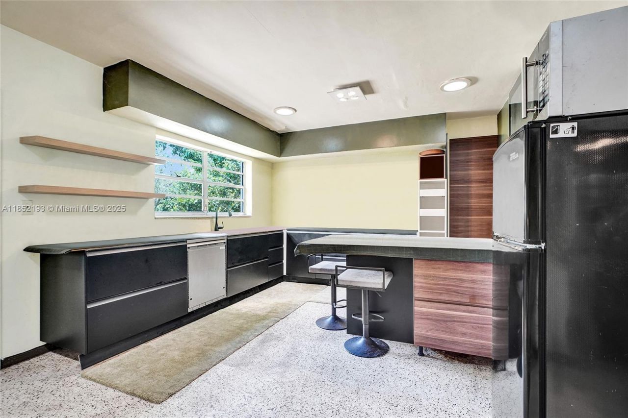 70 NE 152nd St, Miami, FL 33162 Photo