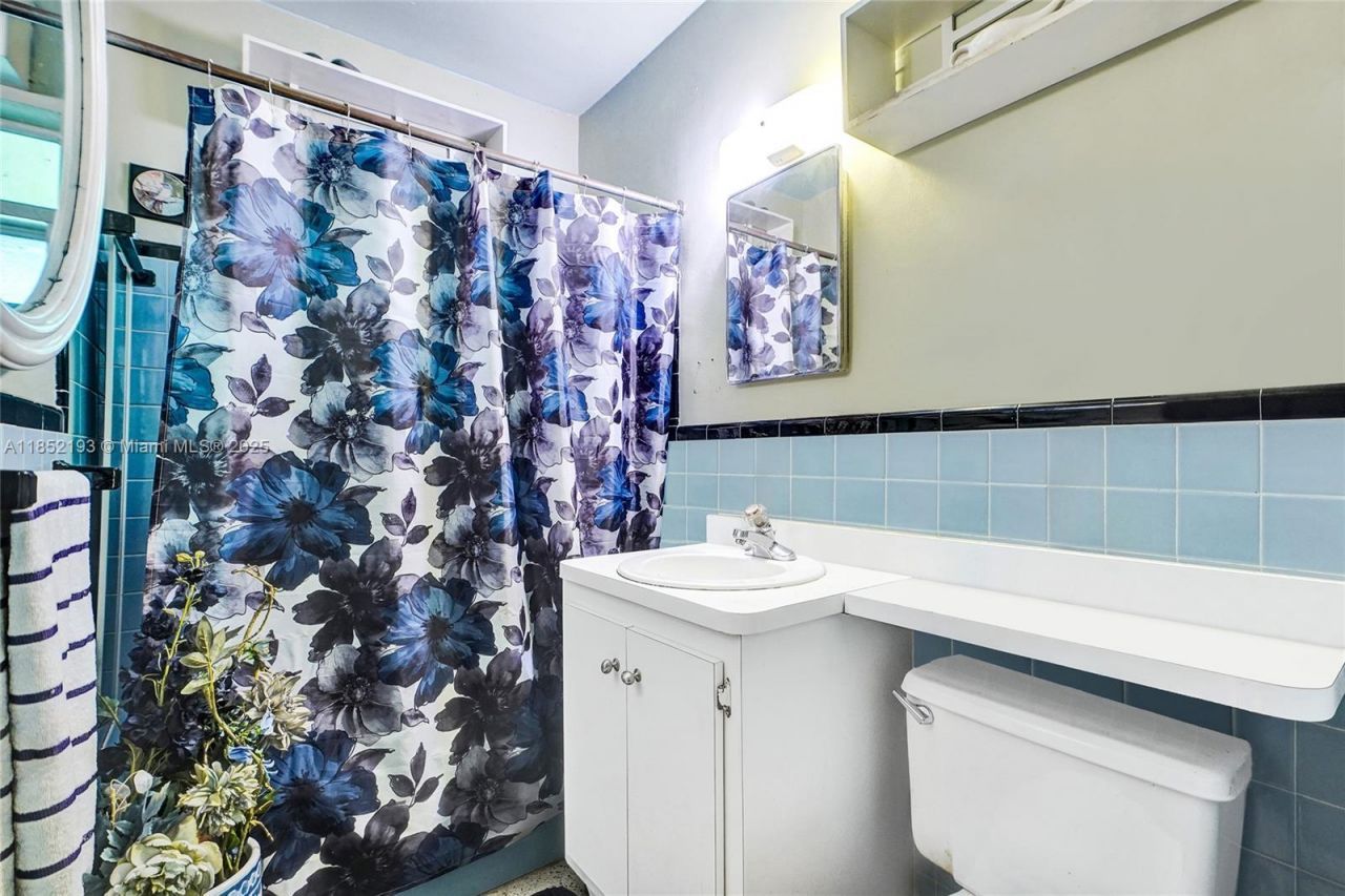 70 NE 152nd St, Miami, FL 33162 Photo