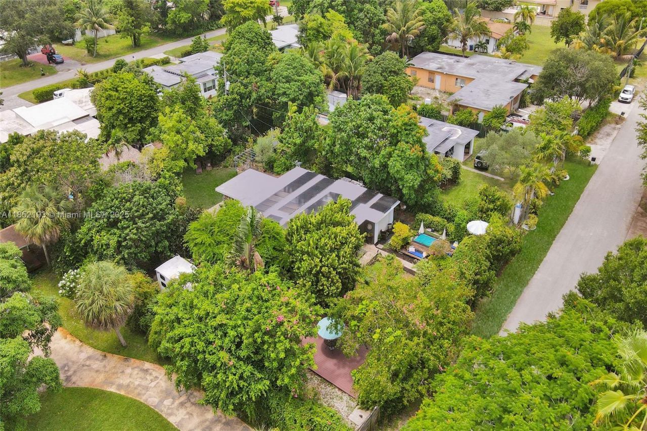 70 NE 152nd St, Miami, FL 33162 Photo