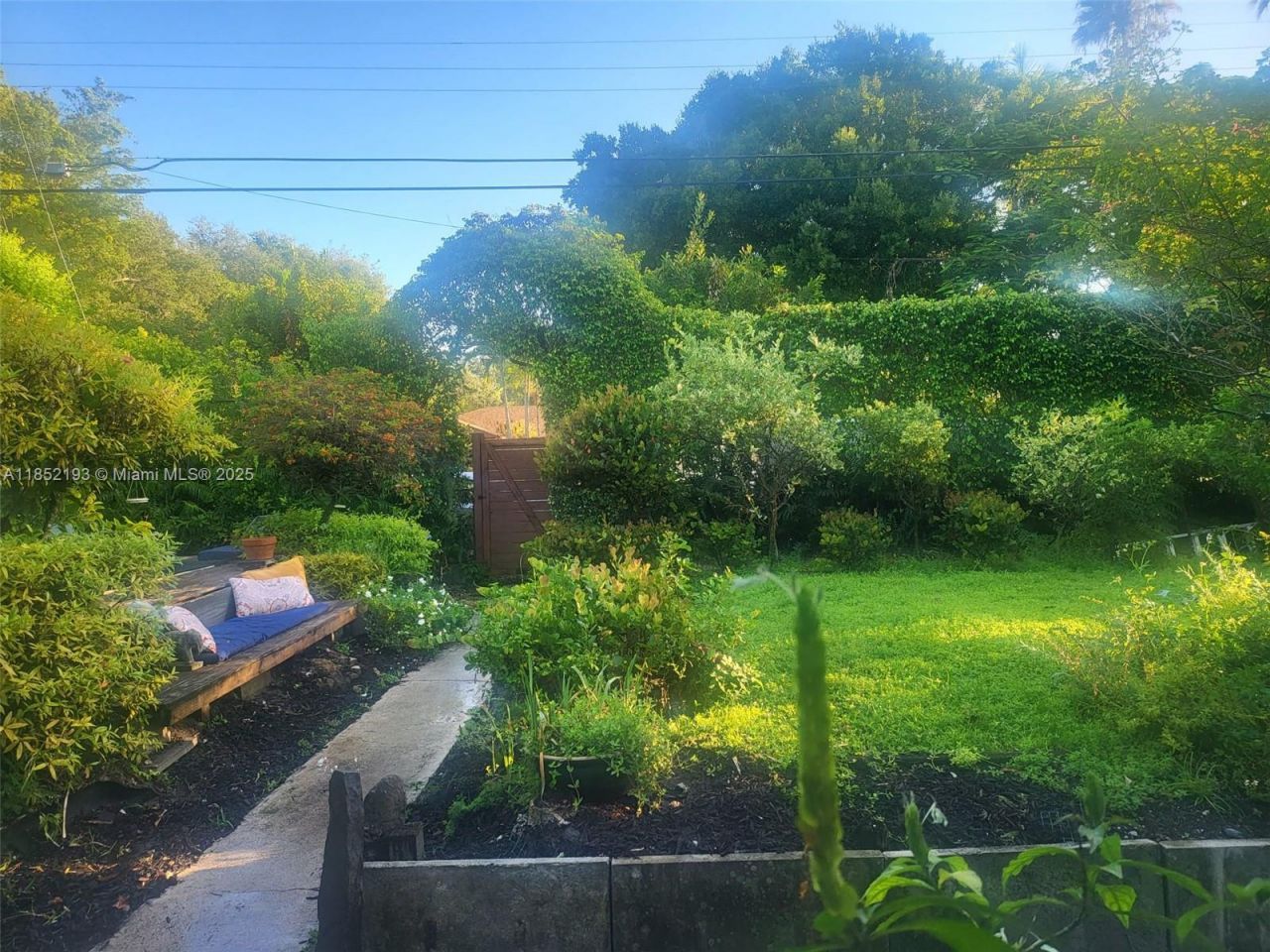 70 NE 152nd St, Miami, FL 33162 Photo