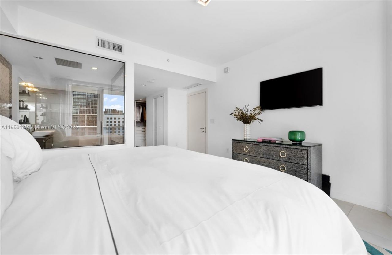 200 Biscayne Boulevard Way, Unit 904, Miami, FL 33131 Photo