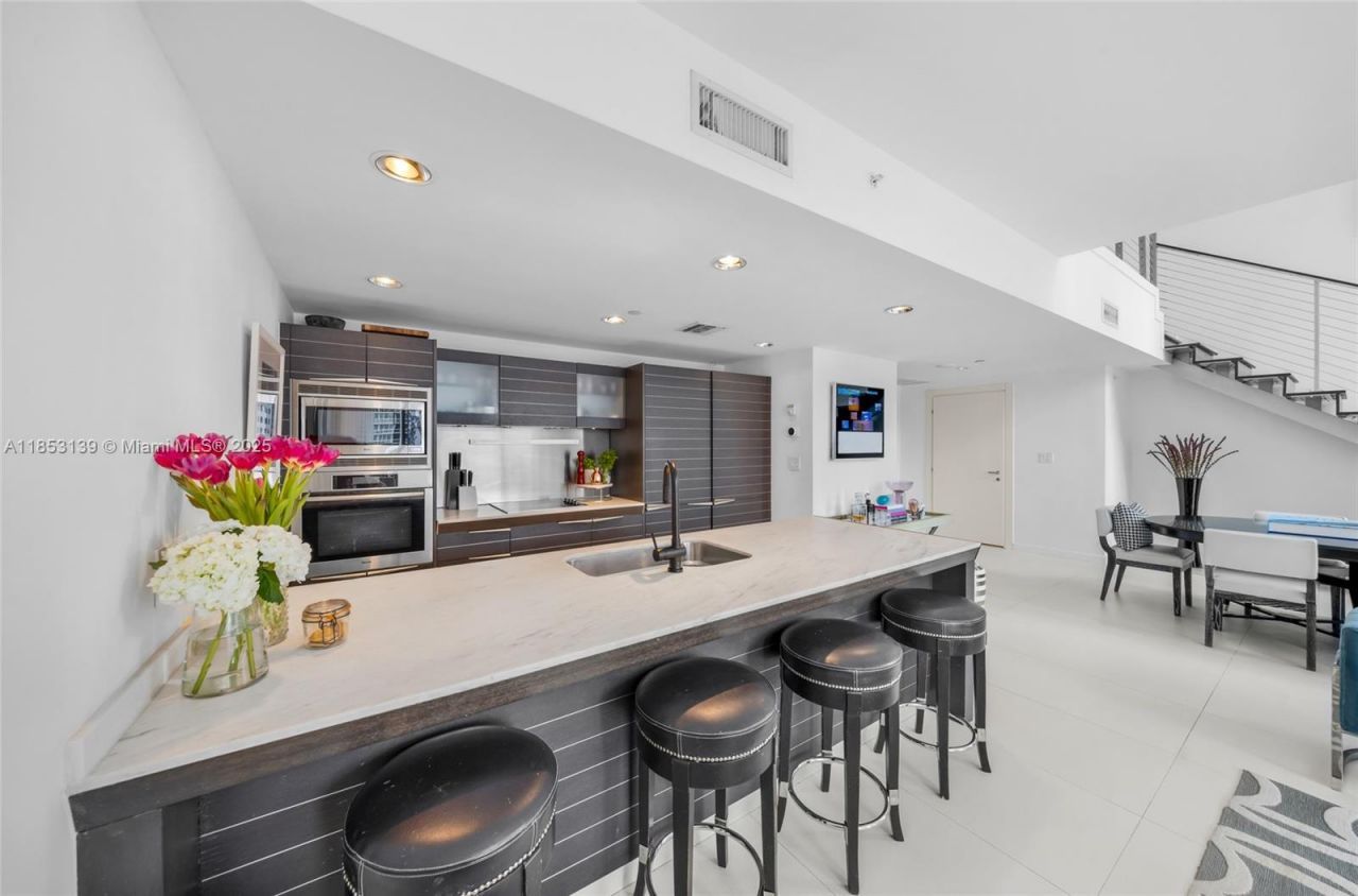 200 Biscayne Boulevard Way, Unit 904, Miami, FL 33131 Photo