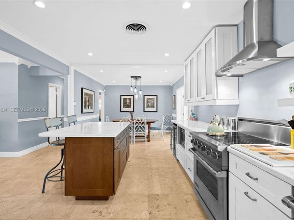 608 NW 25th St, Wilton Manors, FL 33311