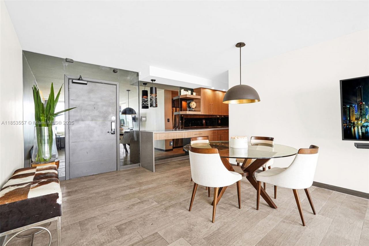 5151 Collins Ave, Unit 1519, Miami Beach, FL 33140 Photo