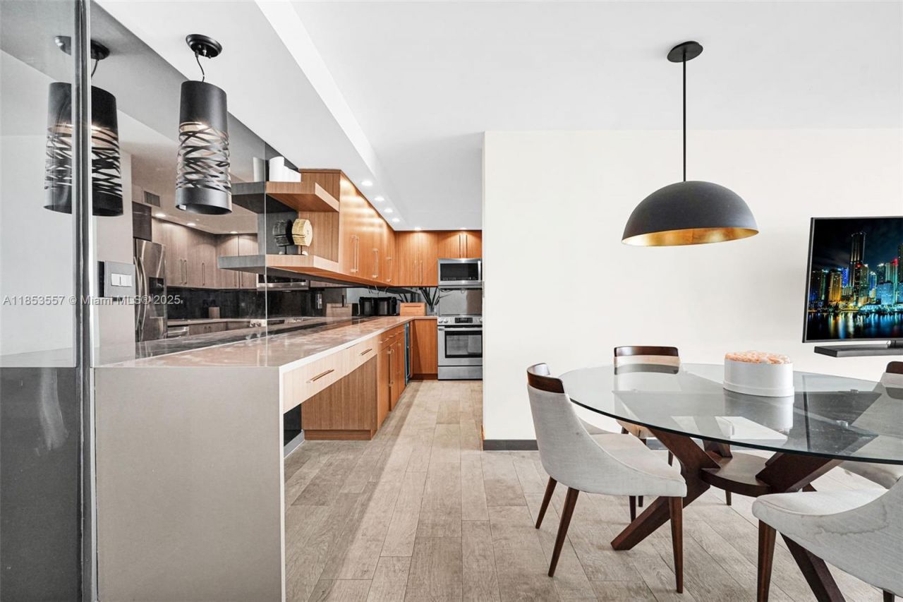 5151 Collins Ave, Unit 1519, Miami Beach, FL 33140 Photo