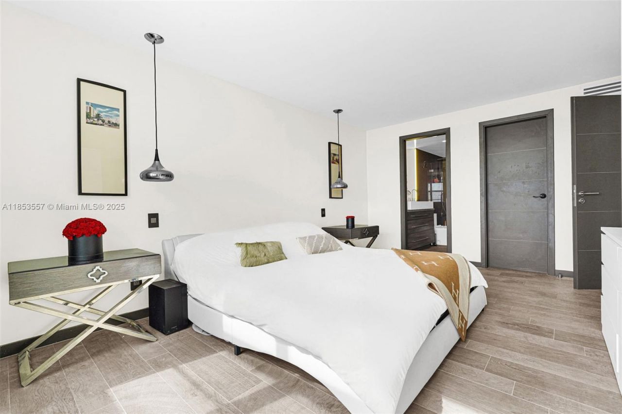 5151 Collins Ave, Unit 1519, Miami Beach, FL 33140 Photo