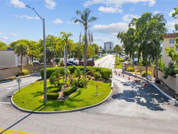 4088 Inverrary Dr, Unit 11F, Lauderhill, FL 33319