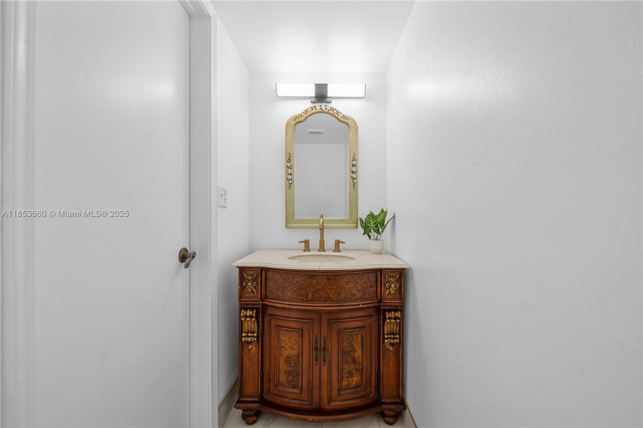 4088 Inverrary Dr, Unit 11F, Lauderhill, FL 33319 Photo